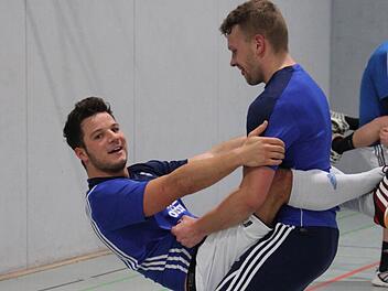 Thomas Roas (li.) trifft am Samstag mit Teamkollege Max Bauernschmitt auf seinen früheren Klub SV Seligenporten. Foto: Daniel Ruppert