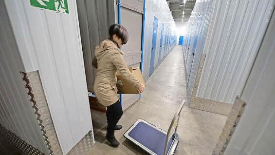 Etwa 1000 Quadratmeter groß ist die in Mietboxen unterteilte Halle.