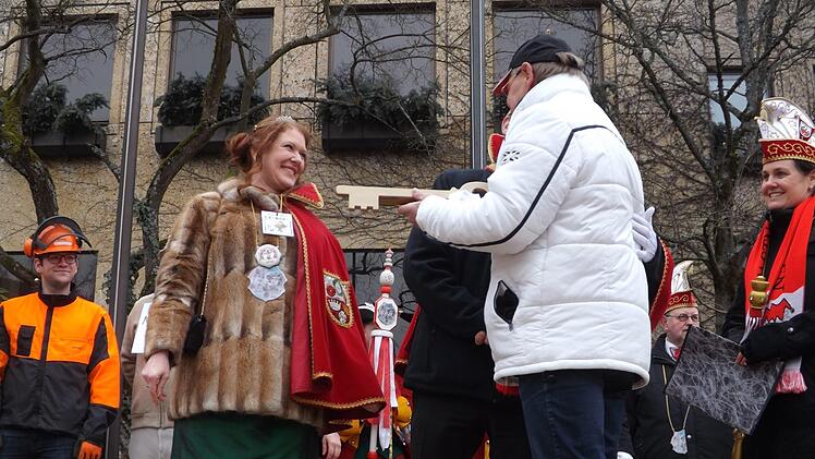Beim Sturm auf das Kronacher Rathaus war für jeden etwas geboten.Maria Löffler