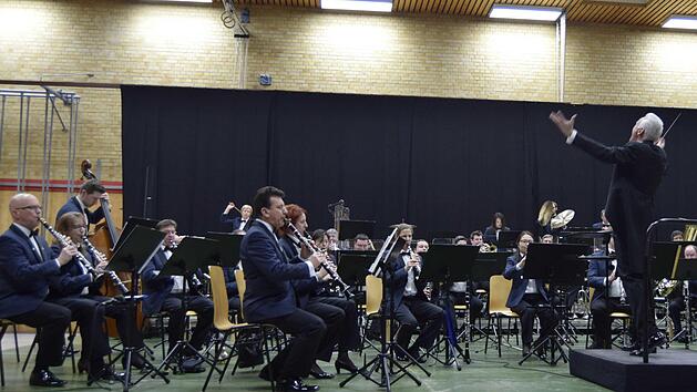 Das Polizeiorchester Bayern begeisterte unter der Leitung von Chefdirigent Professor Johann M&ouml;senbichler. Fotos: Andreas Welz