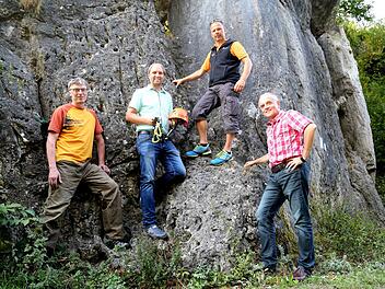 Das Trubachtal hat eine ideale Felsenstruktur (v. l.):  Gerhard Bauernschmidt, Ulrich Schürr, Martin Maier und Markus Grüner  Foto: Franz Galster