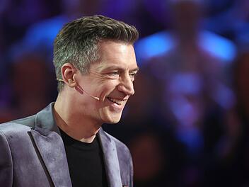 Steffen Hallaschka &uuml;bernahm erstmalig 2023 die Moderation des RTL-Jahresr&uuml;ckblicks.