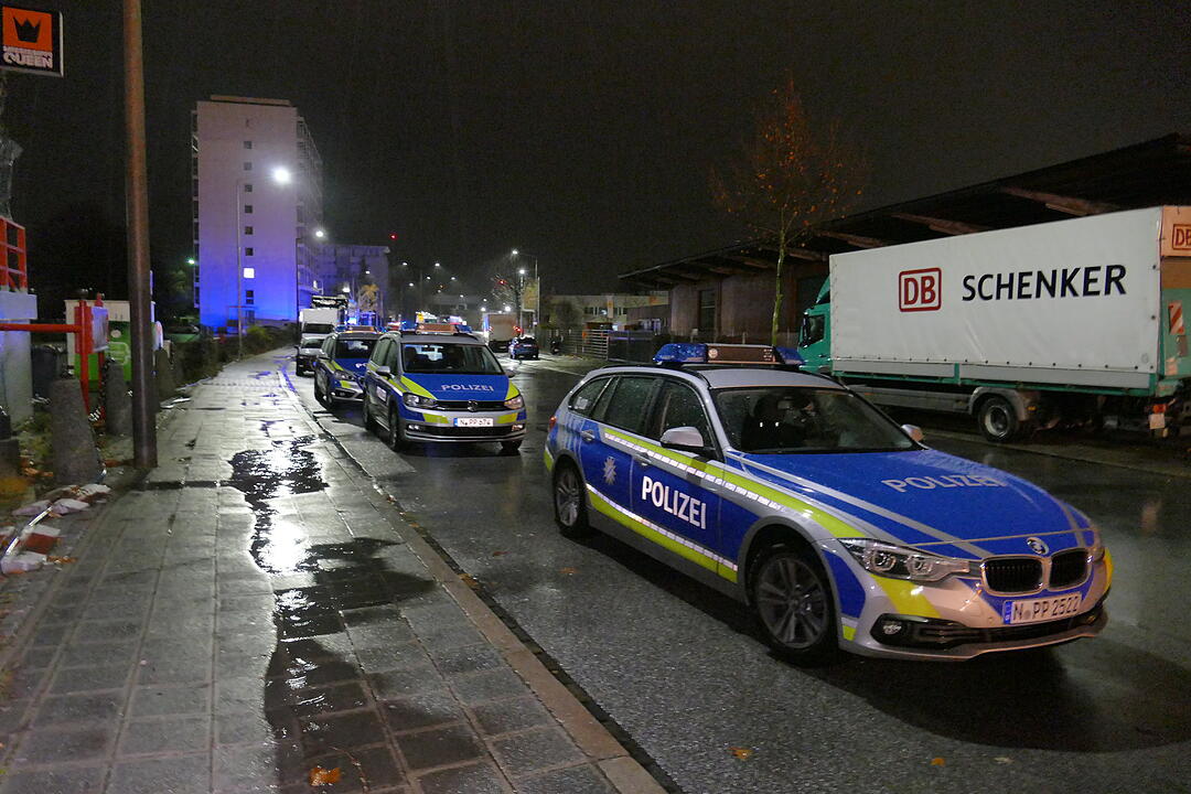 Wassermassen reißen Loch in Hafenbrücke - Frankenschnellweg in Nürnberg gesperrt