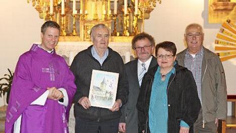 Bei der Verabschiedung (von links): Pfarrer Matthias Steffel, Organist Waldemar Kolb, Kirchenpfleger Richard Bauer, Kirchenverwaltungsmitglied Christine Brehm, Mesner Georg Mauser Foto: privat
