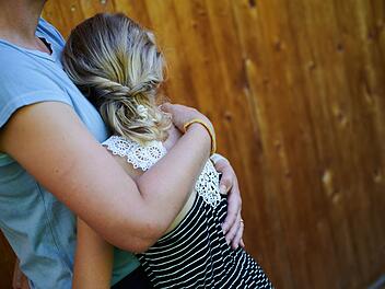 Exhibitionist aufgetreten - onanierte vor Frau mit Tochter Exhibitionist aufgetreten - onanierte vor Frau mit Tochter