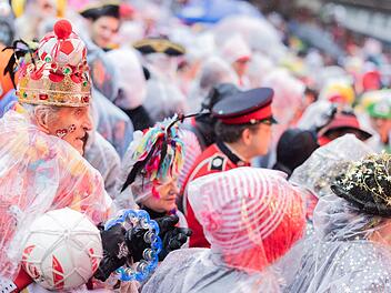 Gewalt auf Faschingsumzug im Kreis Bamberg: Kuss sorgt für Eklat Gewalt auf Faschingsumzug im Kreis Bamberg: Kuss sorgt für Eklat