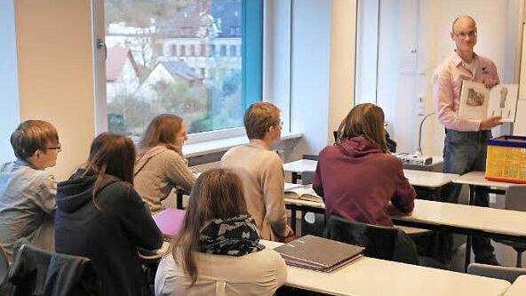 Der Leitende Oberarzt an der Fachklinik Stadtsteinach, Ralf Kneitz, prophezeite den MGFG-Schülern beste Chancen.