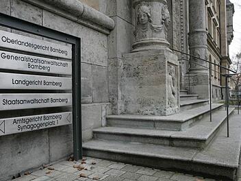 Ein 33 Jahre alter Mann hat 2012 und 2013 seine Stieftochter sexuell missbraucht. Nun steht er vor Gericht. Am Montag wird das Urteil der Jugendkammer am Landgericht Bamberg erwartet.  Symbolbild: Matthias Hoch