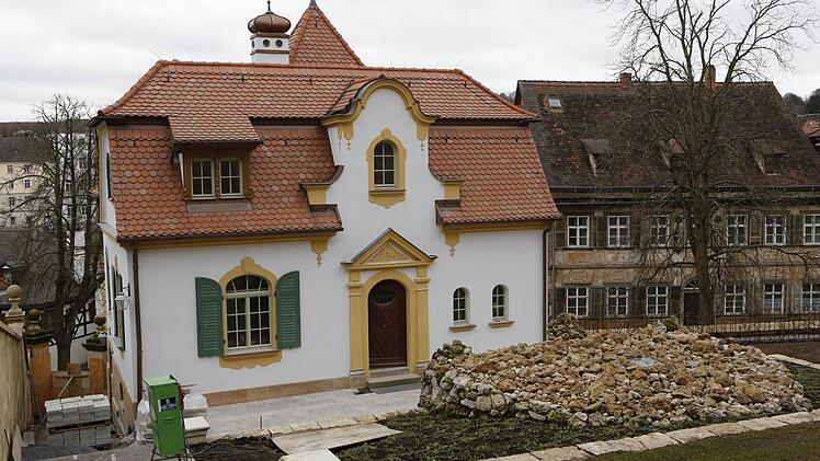 Blick auf die Villa Schröppel: Ohne Bewuchs ist die Grotte wieder sichtbar. Foto: Matthias Hoch