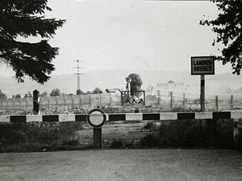 Die "gebrannte Brücke" vor der GrenzöffnungFoto: Archiv Coburger Tageblatt