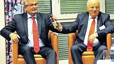 Inoffizieller Start der Tarifrunde 2016 in der Metall- und Elektroindustrie in Bayreuth (von links): vbm-Hauptgeschäftsführer Bertram Brossardt, vbm-Bezirksvorsitzender Thomas Kaeser. Foto: Stephan Herbert Fuchs