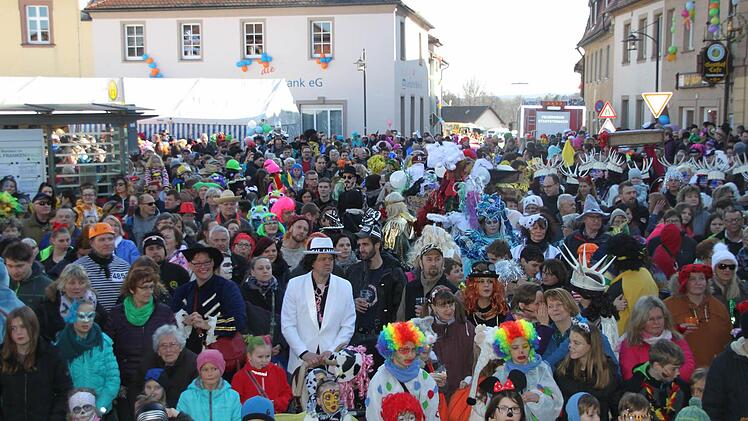 Marktplatztreiben in Stadtsteinach Foto: Jürgen Gärtner