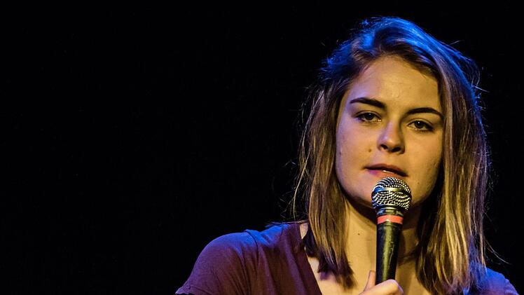 Reichlich Applaus beim Coburg-Debüt: Hazel Brugger gastierte im Jugendzentrum Domino.Foto: Jochen Berger