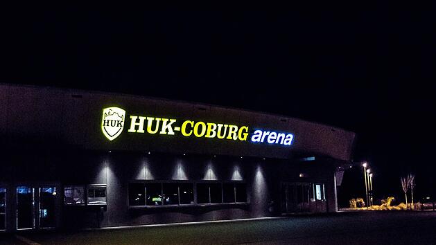 Sind volle Hallen, Fans und lautstarke Unterstützung bald nur noch verblasste Erinnerungen? Die Basketballer des BBC Coburg mussten am Sonntag bereits ihr erstes Saison-Heimspiel vor leeren Rängen austragen. Nun ereilt den Handballer des HSC Coburg in der Bundesliga am Sonntagabend gegen Magdeburg in der HUK-Arena das gleiche Schicksal.  Foto: Jochen Berger