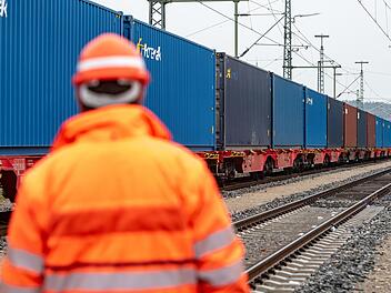 Der mainfränkische  Export hat im vergangenen Jahr einen moderaten Einbruch zu verzeichnen. Symbolbild: Armin Weigel, dpa