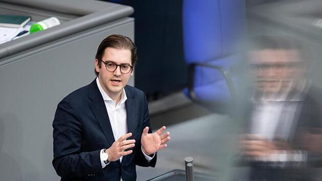 Bundestag hat Lauterbachs Krankenhaus-Reform beschlossen - CSU-Politiker spricht von "schwarzem Tag"