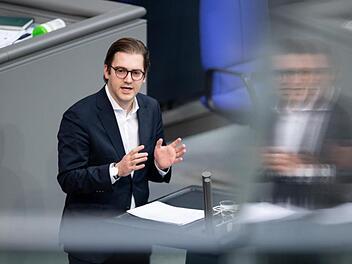 Bundestag hat Lauterbachs Krankenhaus-Reform beschlossen - CSU-Politiker spricht von "schwarzem Tag"
