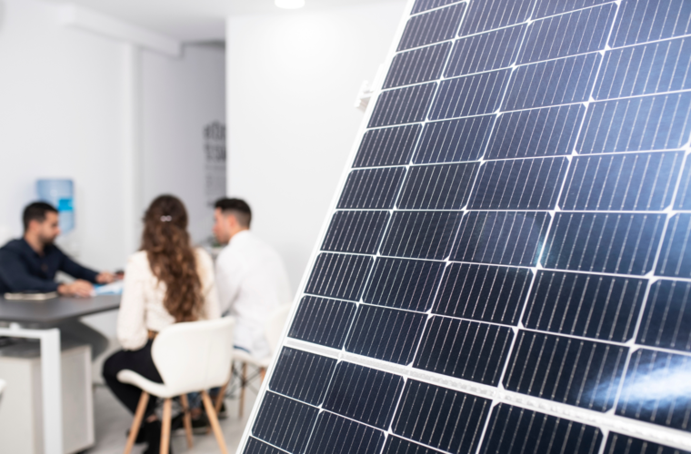 Solaranlage kaufen oder mieten: 3 Aspekte, die Interessenten häufig übersehen - mit Checkliste