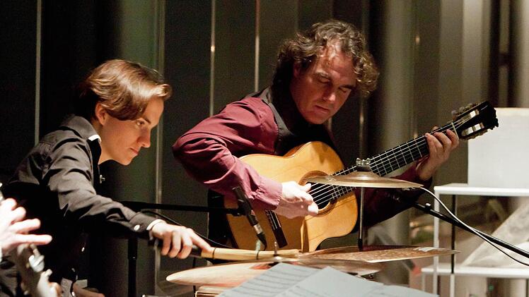 "Ensemble Nu:n": Nora Thiele (Perkussion) und Falk Zenker (Gitarre) Foto: Jochen Berger