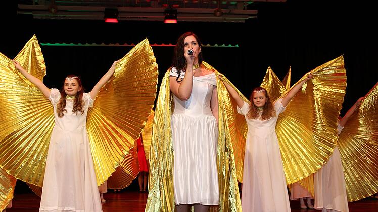 Die Bad Rodacher City Dancers präsentierten den  "Tanz der Engel". Foto: Wolfgang Desombre