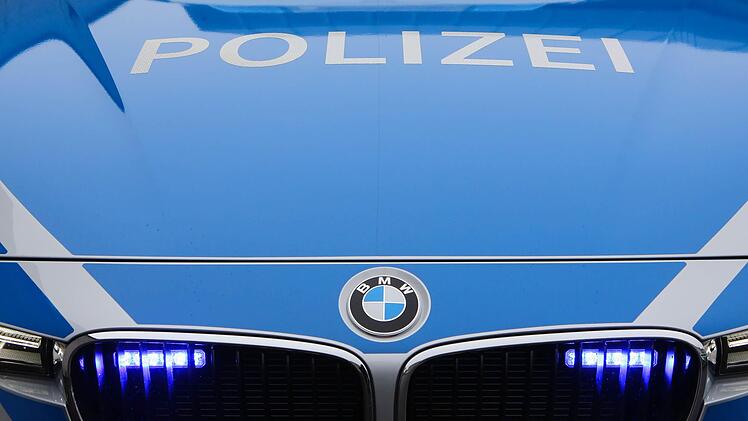 Ein Unbekannter hat in Achaffenburg bereits mehr als 70 Autos zerkratzt. Die Polizei bittet die Bevölkerung um Mithilfe. Symbolfoto: RiegerPress