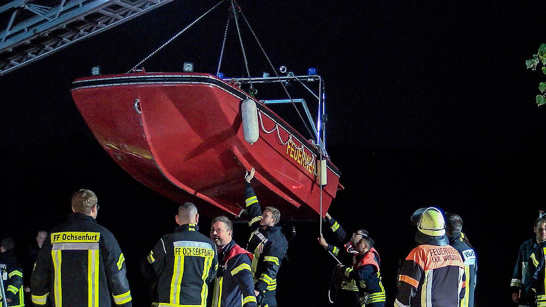 Stromausfall legt Ausflugsschiff auf dem Main lahm