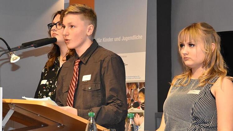 Laura Zenk, Lilly Haas und Kevin Müller meinten: "Warum nicht Geschichte mit Spaß verbinden?" Foto: Uschi Prawitz