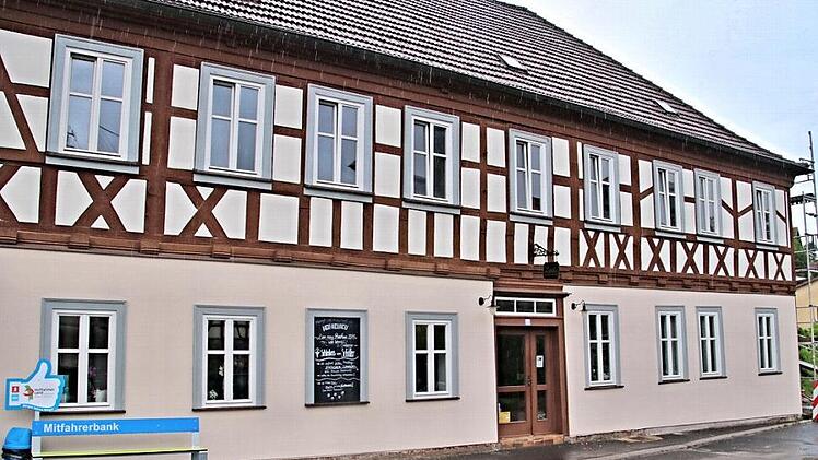 Nicht im Regen stehen lässt die Gemeinde Burgpreppach den Dorfladen "Lädla" und übernahm eine Bürgschaft über 90 201 Euro.  Foto: Helmut Will