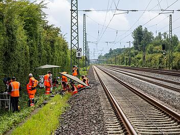 Brandanschlag auf wichtige Bahnstrecke