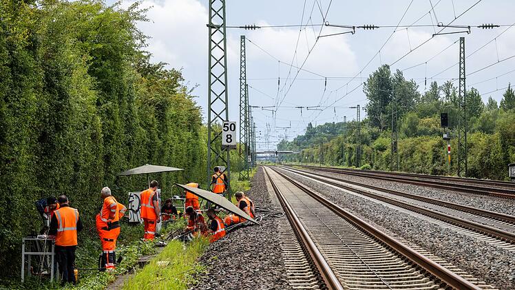 Brandanschlag auf wichtige Bahnstrecke