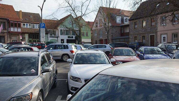 Bisher bestimmen parkende Autos das Bild.