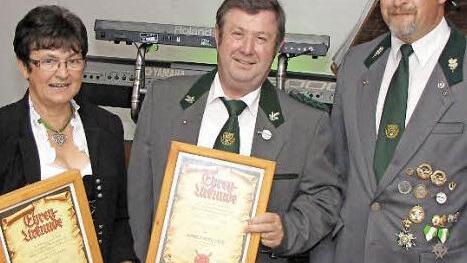 Gerda und Jürgen Kehn mit Vorstand Herbert Nitschke  Fotos: privat