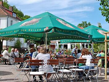 Tagsüber ist der Biergarten des "Salinenblick" ein beliebter Treffpunkt von Wanderern und Ausflüglern. doch um das Gasthaus rentabel zu bewirtschaften, wurden weitere Standbeine entwickelt. Foto: Sigismund von Dobschütz