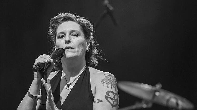 S&auml;ngerin AnNa R.