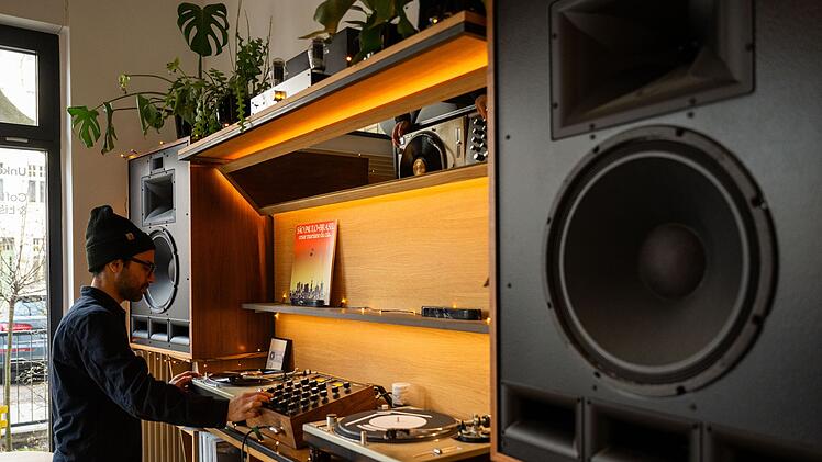 Listening Bar "Unkompress"