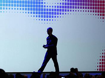 Apple-Chef Tim Cook bei seinem Vortrag. Foto: John G. Mabanglo/dpa