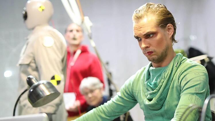 m Wut-Labor des Landestheaters Coburg erfolgt der Versuch, nachzuvollziehen, warum Menschen zu Terroristen werden.  Fotos: Henning Rosenbusch