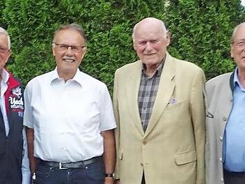 Sie treten aus Altersgr&uuml;nden zur&uuml;ck (von links): Winfried Laske, Friedbert Brust, Dr. Winfried Benner und Dieter Galm .  Foto: Gudrun N&uuml;rnberger