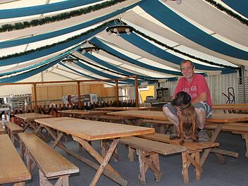 Bernhard Ossner ist der neue Pächter vom Berghaus Rhön. Der Niederbayer lebt seit sieben Jahren in der Region und hat zuletzt das Gasthaus "Schwarzer Adler" in Oberthulba betrieben. Foto: Ulrike Müller
