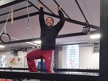 Poja Mahdiyeh, der das Athletikstudio "NXT Level by Poja!" in Kulmbach betreibt, hat den Parcours konzipiert. Auch das Multireck "Monkey Bars" (Bild) wird in Thurnau aufgestellt. Foto: privat