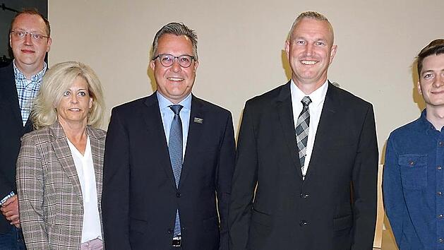 Die neugew&auml;hlte Vorstandschaft mit Stefan Rabl, Claudia Schulz, Thomas Geiger, Andreas Sch&ouml;pp und Fabio Negri