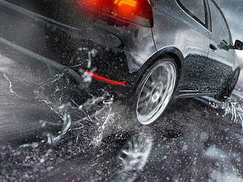 Nässe, Regen, Verkehr, Unfall, Aquaplaning-Unfälle
