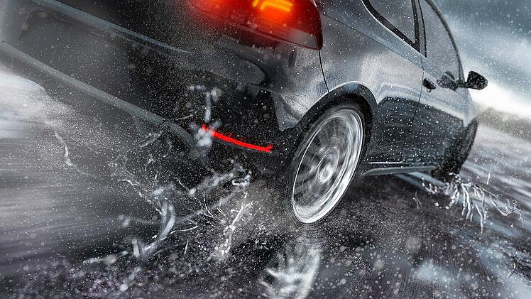 N&auml;sse, Regen, Verkehr, Unfall, Aquaplaning-Unf&auml;lle