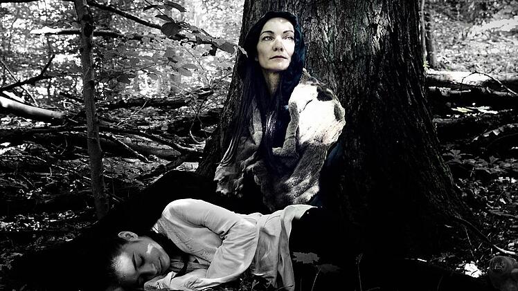 Dass diese Foto-Modelle Laien sind, sieht man nicht. Unser Bild zeigt Kerstin Deichsel als Catelyn Stark mit Cassandra d'Amico als Arya. (Foto: Sharon Brach)