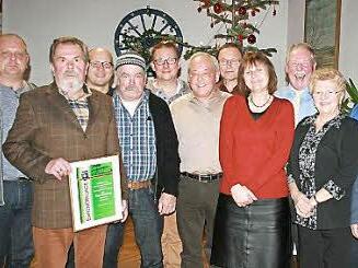 Für ihre Treue zum Verein wurden langjährige Mitglieder ausgezeichnet.   Foto: Gabriele Sell