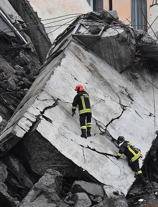 Autobahnbrücke in Genua eingestürzt