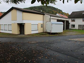 Den Schulungsraum hat die Obereschenbacher Wehr bereits neben der ehemaligen Raiffeisenhalle, nun soll auch das Fahrzeug dorthin.