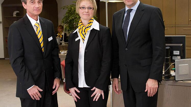 Filialdirektor Michael Hopf, Birgit Siebenhaar (Abteilungsdirektorin) und Michael Krauß (Mitglied der Geschäftsführung Bayern Nord, von links).