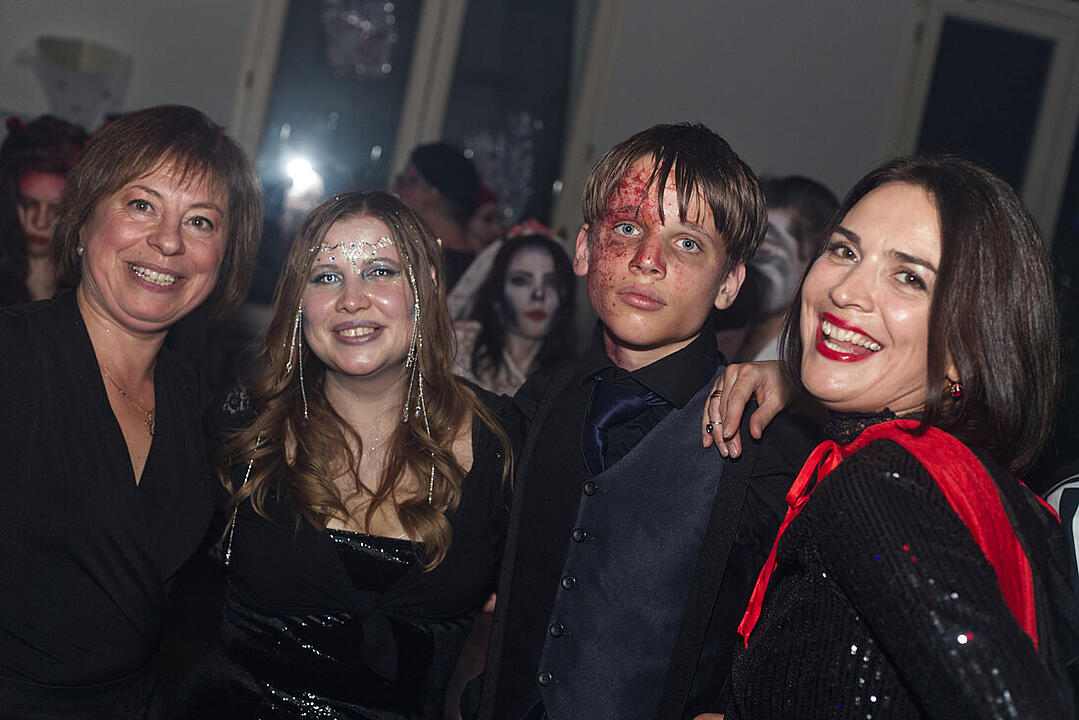 ME & MY (ZOMBIE) GIRLS HALLOWEEN