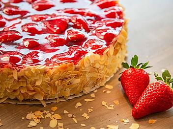 erdbeertorte-mandeln.jpg